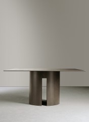 Gong dining table 01-915x1245